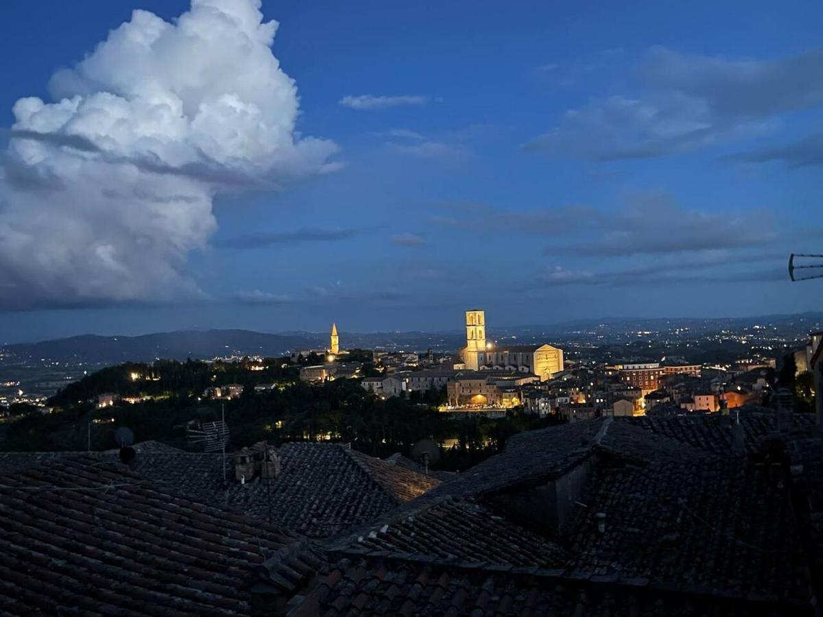 Attico Con Terrazzo Panoramico A 200 Mt Dal Duomo Apartment Perugia Exterior photo