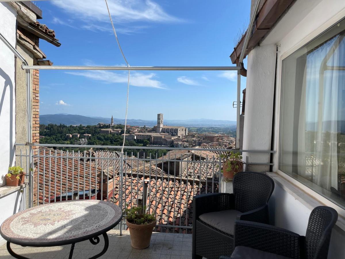 Attico Con Terrazzo Panoramico A 200 Mt Dal Duomo Apartment Perugia Exterior photo